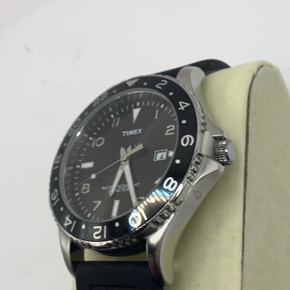 Mint Timex Submariner Diver Style with Day Window Black Silicone Band - Picture 4 of 5